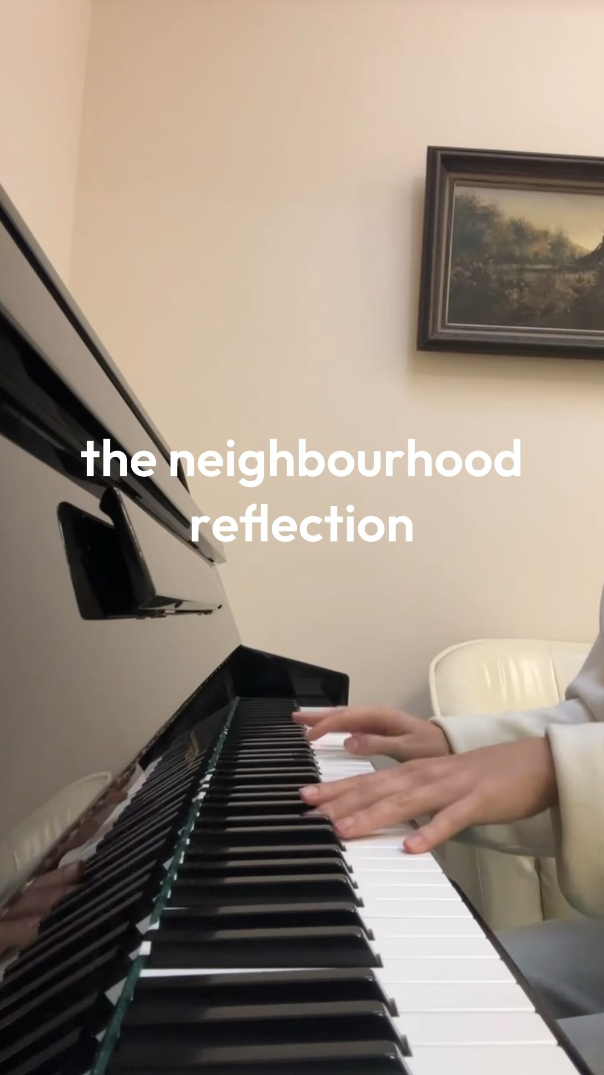 Руки Алины Рудницкой за фортепиано — кадр из её исполнения Reflection в Instagram